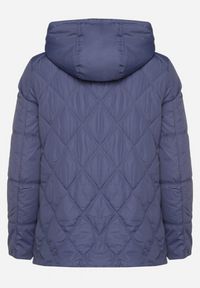 Born2be - Niebieska Pikowana Kurtka z Kapturem i Ozdobnymi Suwakami Carnaye. Okazja: na co dzień, na spacer. Typ kołnierza: kaptur. Kolekcja: plus size. Kolor: niebieski. Materiał: jeans. Styl: sportowy, casual, elegancki #3