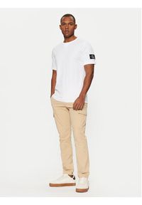 Calvin Klein Jeans T-Shirt J30J323484 Biały Regular Fit. Kolor: biały. Materiał: bawełna #4