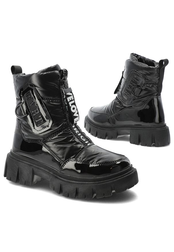 Czarne Śniegowce Filippo Ocieplane Buty Damskie. Okazja: na spacer, na co dzień. Zapięcie: zamek. Kolor: czarny. Materiał: lakier. Wzór: napisy. Sezon: zima. Styl: casual