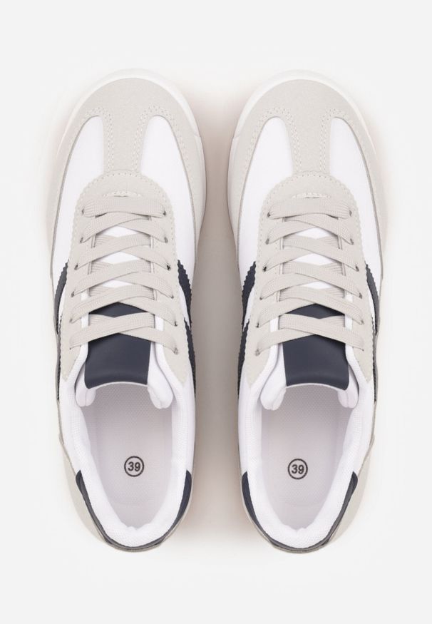 Born2be - Białe Sneakersy z Geometrycznym Motywem Jannata. Okazja: na co dzień. Kolor: biały. Materiał: jeans, dresówka. Wzór: geometria