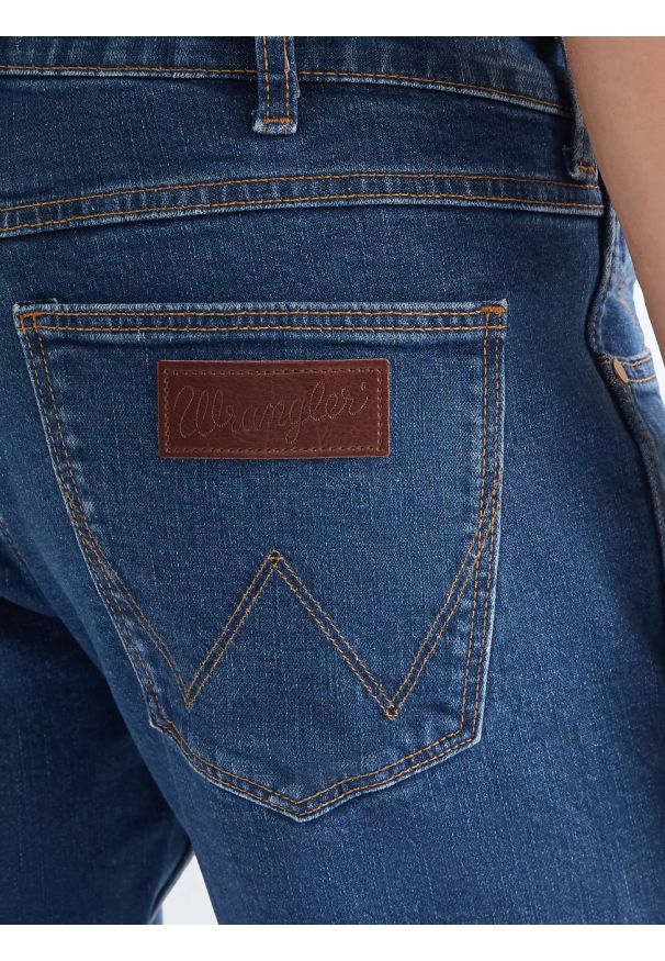 Wrangler - MESKIE SPODNIE WRANGLER GREENSBORO BLUE TOMORROW 112338770