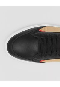 Burberry - BURBERRY - Sneakersy w kratkę. Okazja: na co dzień. Nosek buta: okrągły. Zapięcie: sznurówki. Kolor: czarny. Materiał: materiał, guma, jeans. Wzór: kratka #6