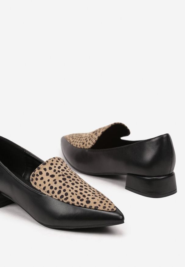 Born2be - Czarno-Beżowe Półbuty w Stylu Loafersów z Noskiem w Szpic na Niskim Obcasie Taanas. Nosek buta: otwarty. Kolor: czarny. Obcas: na obcasie. Styl: klasyczny. Wysokość obcasa: niski