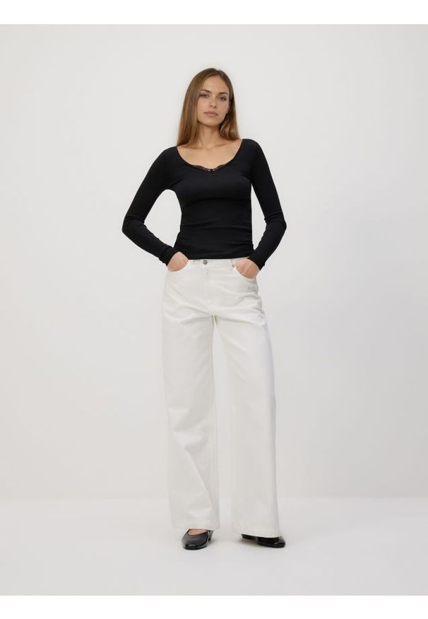 Reserved - Bluzka z koronką - czarny. Kolor: czarny. Materiał: koronka. Wzór: koronka