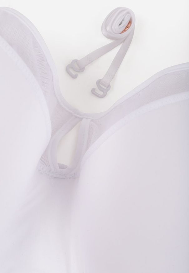 Renee - Biały Biustonosz z Siateczkową Wstawką i Ozdobnymi Paskami przy Dekolcie Sabesa. Kolor: biały. Materiał: jeans. Wzór: paski