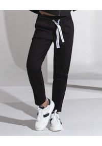 CUORI e PICCHE - Czarne spodnie dresowe Uno. Kolor: czarny. Materiał: dresówka