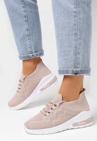 Born2be - Beżowe Buty Sportowe Amathousa. Zapięcie: bez zapięcia. Kolor: beżowy. Materiał: materiał. Szerokość cholewki: normalna. Wzór: aplikacja #1