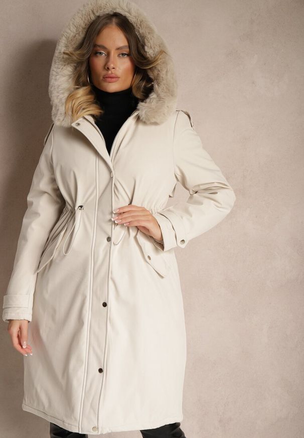 Renee - Jasnobeżowa Długa Kurtka o Fasonie Parki z Futerkiem Edelais. Okazja: na co dzień. Kolor: beżowy. Materiał: futro. Długość: długie. Styl: casual, elegancki