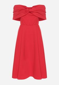 Born2be - Czerwona Rozkloszowana Sukienka z Odsłoniętymi Ramionami i Drapowaniem Odilene. Okazja: na imprezę. Kolor: czerwony. Sezon: lato. Typ sukienki: z odkrytymi ramionami. Styl: elegancki #5
