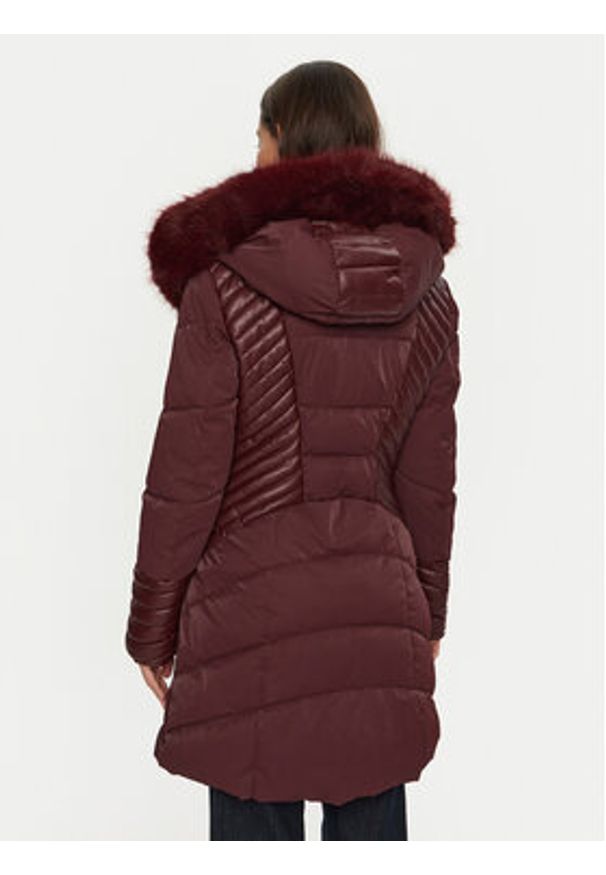 Guess Płaszcz zimowy New Oxana W4BL61 WGLZ0 Bordowy Regular Fit. Kolor: czerwony. Materiał: syntetyk. Sezon: zima