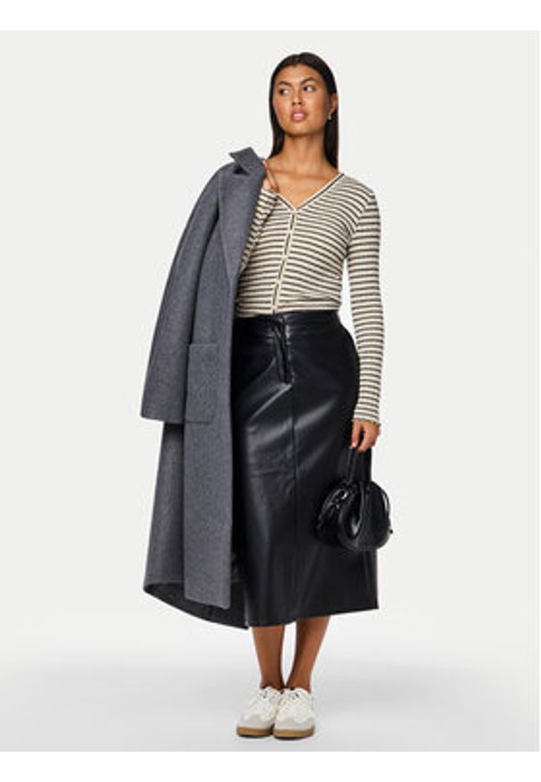 Pieces Spódnica z imitacji skóry Neeth 17151696 Czarny Regular Fit. Kolor: czarny. Materiał: skóra
