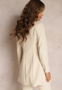 Renee - Jasnobeżowa Marynarka Taliowana Dwurzędowa Swal. Kolor: beżowy. Długość rękawa: długi rękaw. Długość: długie. Styl: elegancki