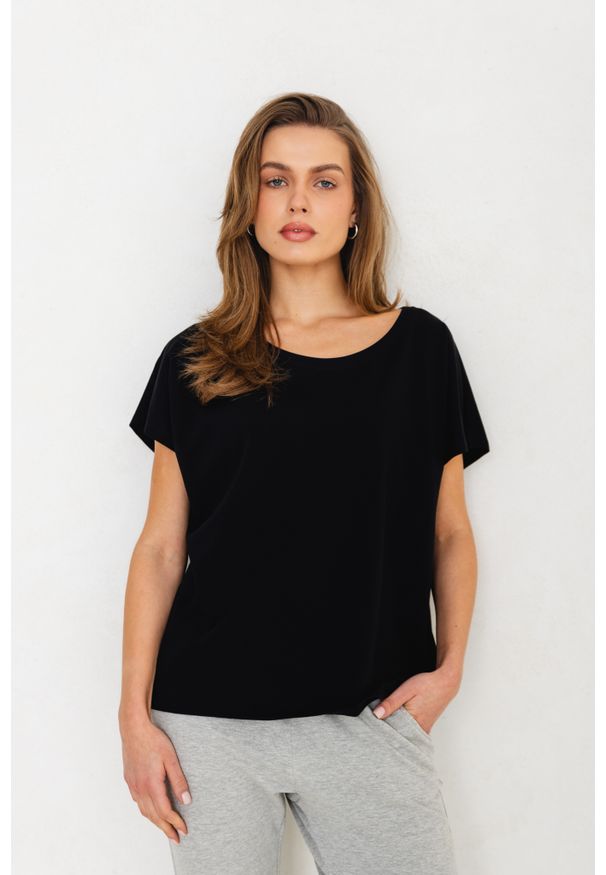 T-SHIRT ALICE CZARNY One size - Flawless. Okazja: na co dzień. Kolor: czarny. Materiał: skóra, dresówka, bawełna, jeans, elastan. Styl: casual