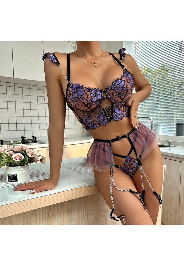 Intica - Zestaw bielizny koronkowej z regulowanymi paskami na romantyczne wieczory Toribia. Kolor: fioletowy. Materiał: koronka. Wzór: koronka