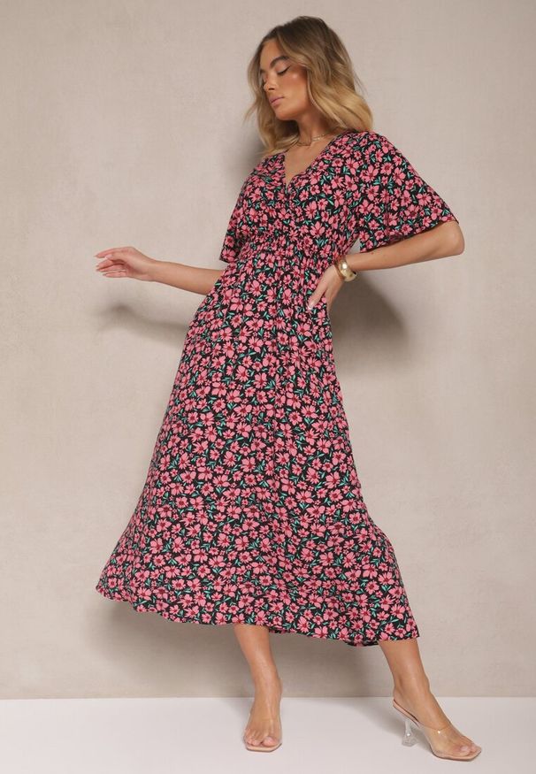 Renee - Czarna Sukienka Rozkloszowana o Kopertowym Kroju w Kwiatowy Print Borriz. Okazja: na co dzień. Kolor: czarny. Materiał: materiał. Wzór: kwiaty, nadruk. Sezon: lato, wiosna. Typ sukienki: kopertowe. Styl: casual, elegancki