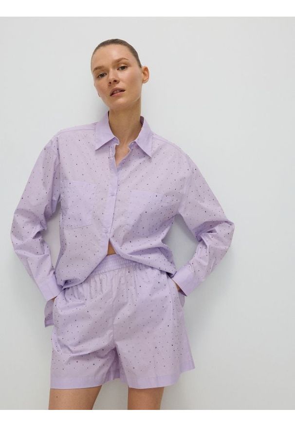 Reserved - Bawełniana koszula z aplikacjami strasu - lawendowy. Kolor: fioletowy. Materiał: bawełna. Wzór: aplikacja