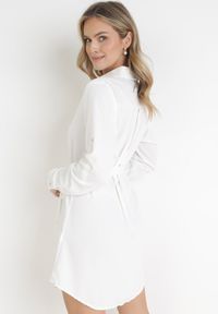 Born2be - Biała Sukienka Koszulowa z Wiązanym Paskiem Dekitte. Kolor: biały. Materiał: materiał. Typ sukienki: koszulowe #4