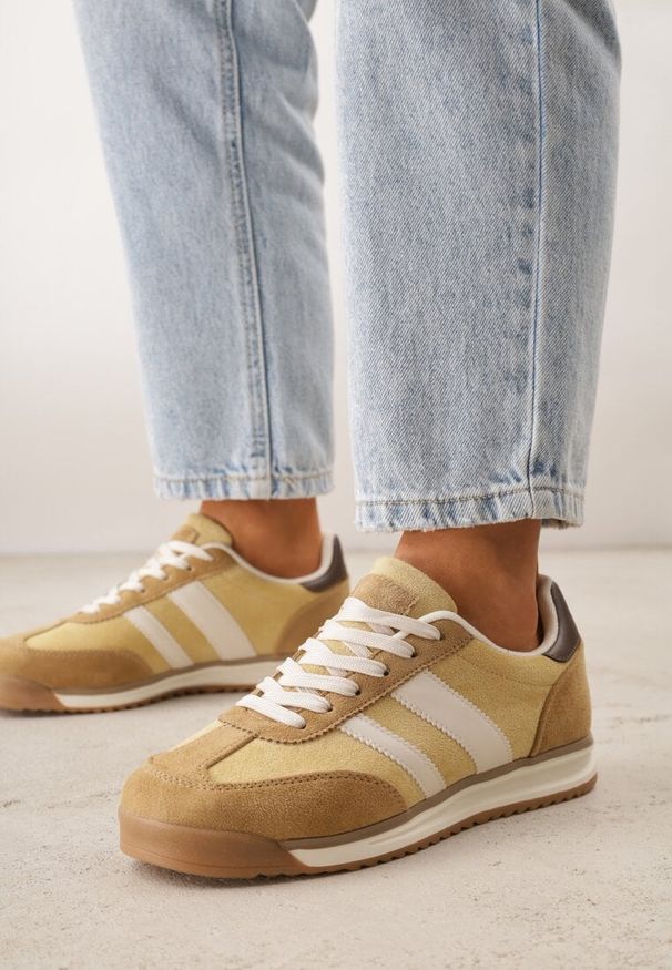 Renee - Żółte Sneakersy Ozdobione z Boku Paskami Ariene. Okazja: na co dzień. Zapięcie: pasek. Kolor: żółty. Materiał: jeans. Wzór: aplikacja