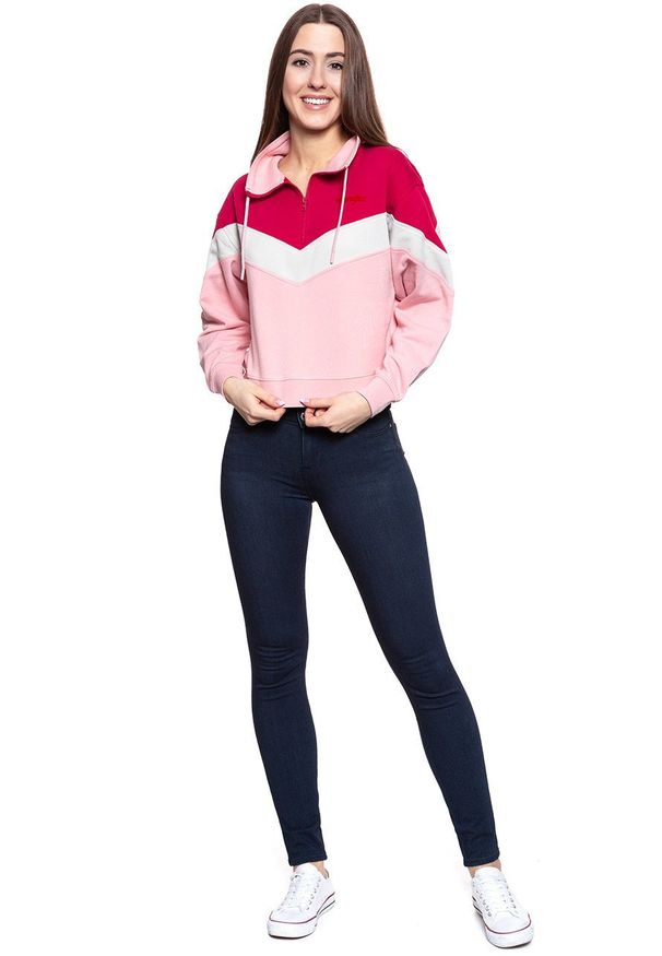 Wrangler - BLUZA WRANGLER CUT N SEW SWEAT BRIDAL ROSE W6N7HYP01 112130799. Styl: klasyczny