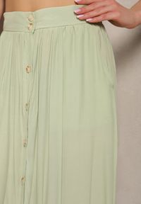 Renee - Jasnozielona Rozkloszowana Spódnica Maxi z Gumką w Talii i Kieszeniami Kendrani. Okazja: na imprezę, na co dzień. Kolor: zielony. Styl: casual, elegancki #2