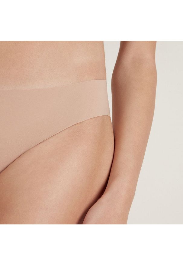 Intica - Figi bezszwowe gładkie do codziennego użytku Jozefa. Kolor: beżowy. Materiał: skóra, materiał. Wzór: gładki