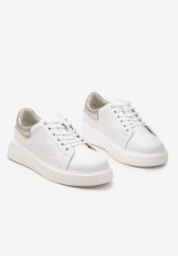 Born2be - Białe Skórzane Sneakersy z Ozdobną Wstawką na Zapiętku Klemicca. Nosek buta: okrągły. Zapięcie: sznurówki. Kolor: biały. Materiał: skóra. Obcas: na obcasie. Wysokość obcasa: niski #6