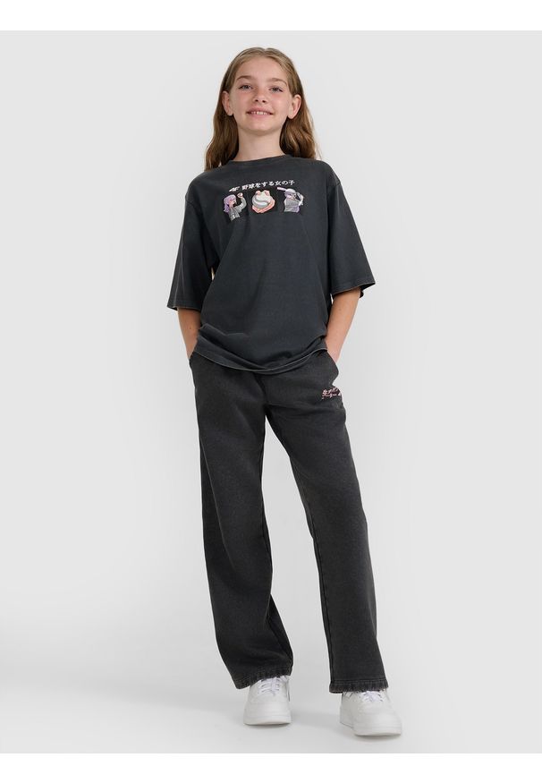 4f - 4F T-shirt oversize z nadrukiem dziewczęcy - szary 152 (11-12 lat). Kolor: szary. Materiał: skóra. Wzór: nadruk. Sezon: lato