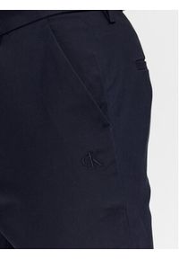 Calvin Klein Jeans Chinosy J30J317669 Granatowy Slim Fit. Kolor: niebieski. Materiał: bawełna #4