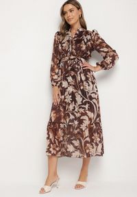 Born2be - Beżowa Rozkloszowana Sukienka z Wiązanym Paskiem i Metaliczną Nicią Nalirina. Okazja: na co dzień. Typ kołnierza: dekolt w kształcie V. Kolor: beżowy. Materiał: elastan, wiskoza. Wzór: aplikacja. Typ sukienki: rozkloszowane, proste. Styl: casual, elegancki, klasyczny #1