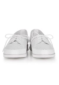 Wittchen - Damskie sneakersy ażurowe na platformie. Kolor: biały, wielokolorowy, srebrny. Materiał: skóra. Wzór: ażurowy. Sezon: lato. Obcas: na platformie #4