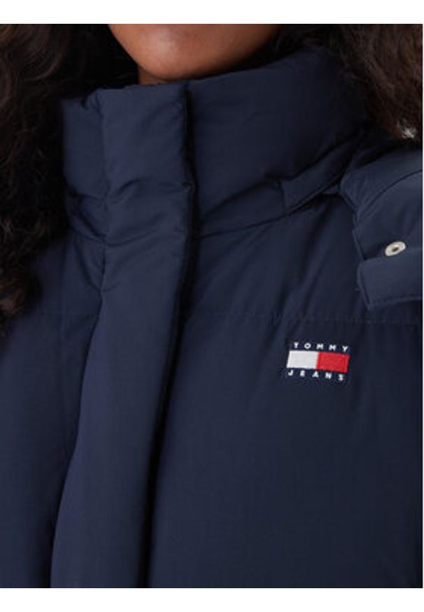 Tommy Jeans Kurtka puchowa Alaska DW0DW21977 Granatowy Regular Fit. Kolor: niebieski. Materiał: syntetyk