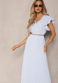 Renee - Jasnoniebieska Rozkloszowana Sukienka z Plisami Maxi z Falbankami przy Ramionach Nethula. Typ kołnierza: kołnierz z falbankami. Kolor: niebieski. Materiał: materiał. Typ sukienki: plisowane, rozkloszowane. Długość: maxi #5