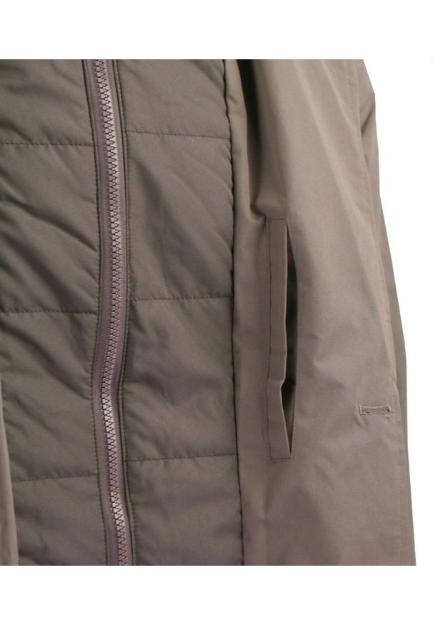 Krótki, Męski Płaszcz Przejściowy z Wysokim Kołnierzem - Brave Soul - Taupe. Kolor: beżowy, brązowy, wielokolorowy. Materiał: poliester. Długość: krótkie. Sezon: wiosna, jesień