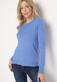 Born2be - Niebieski Sweter Klasyczny z Miękkiej Dzianiny Helentia. Kolor: niebieski. Materiał: dzianina. Styl: klasyczny