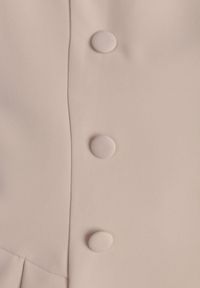 Born2be - Beżowa Sukienka o Kroju Marynarki VICES z Poduszkami w Ramionach Serlina. Okazja: na co dzień. Kolor: beżowy. Styl: casual, elegancki, klasyczny #6