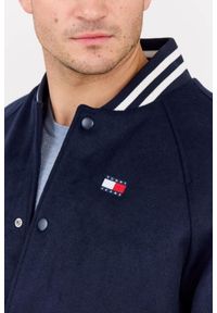 Tommy Jeans - TOMMY JEANS Granatowy męski bomber z domieszką wełny Varsity, Rozmiar L. Okazja: na co dzień. Kolor: niebieski. Materiał: wełna. Wzór: paski. Styl: elegancki, casual, klasyczny, sportowy #4