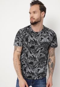 Born2be - Czarna Koszulka z Bawełny w Abstrakcyjny Print Laeliana. Okazja: na co dzień. Kolor: czarny. Materiał: bawełna. Wzór: nadruk. Styl: casual #3