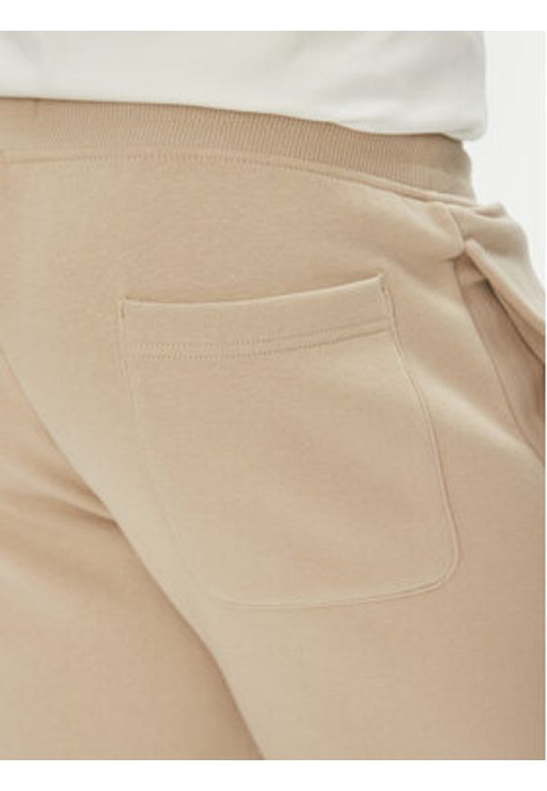 Tommy Jeans Spodnie dresowe Flag DM0DM20473 Beżowy Slim Fit. Kolor: beżowy. Materiał: bawełna