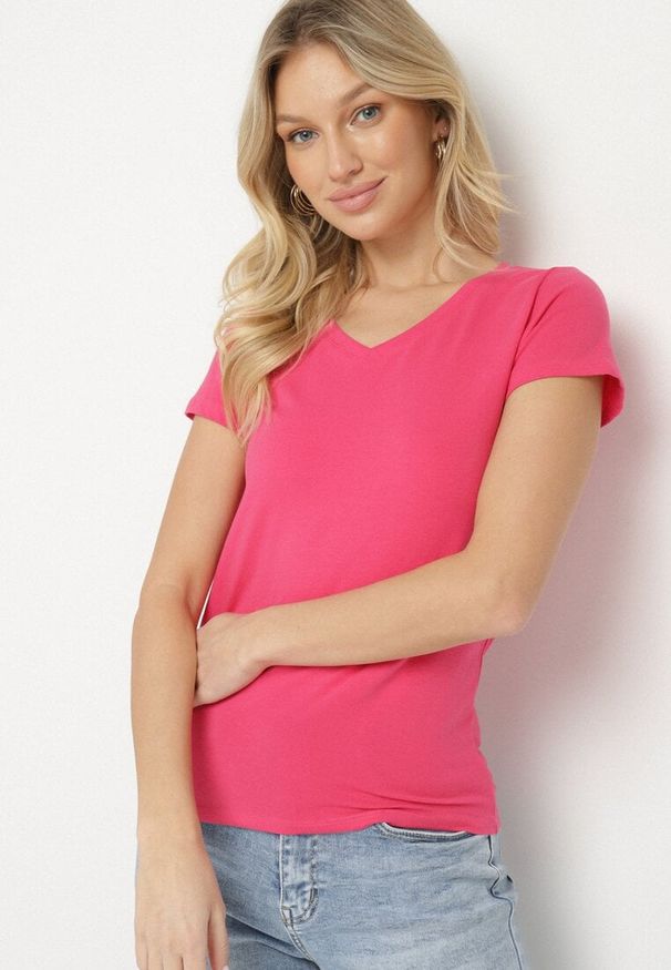 Born2be - Różowy T-shirt Bawełniany z Trójkątnym Dekoltem Tolilara. Okazja: na co dzień. Kolor: różowy. Materiał: bawełna. Sezon: wiosna. Styl: casual, klasyczny, elegancki