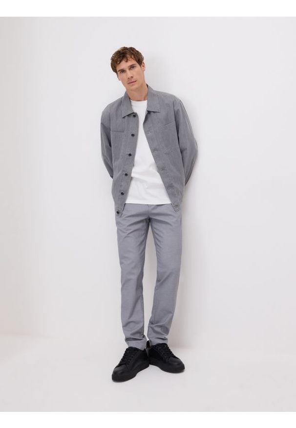 Reserved - Spodnie chino slim fit - ciemnoszary. Kolor: szary. Materiał: bawełna