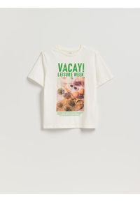 Reserved - T-shirt z nadrukiem - złamana biel. Materiał: dzianina, bawełna. Wzór: nadruk