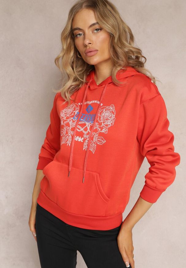 Renee - Pomarańczowa Modna Bluza z Nadrukiem i Kapturem Ozdobiona Nadrukiem Arinalu. Kolor: pomarańczowy. Materiał: polar. Wzór: nadruk, aplikacja