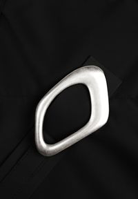 Born2be - Czarna Rozkloszowana Spódnica z Ozdobnym Paskiem i Asymetrycznym Dołem Pillen. Okazja: na co dzień, do pracy. Kolor: czarny. Materiał: skóra. Długość: długie. Styl: casual, elegancki #5