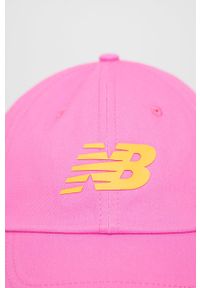 New Balance czapka kolor różowy z nadrukiem. Kolor: różowy. Wzór: nadruk