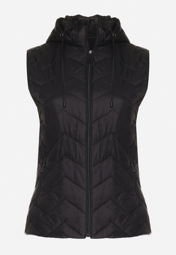 Born2be - Czarna Kamizelka Pikowana z Odpinanym Kapturem Ravisara. Okazja: na co dzień. Kolekcja: plus size. Kolor: czarny. Materiał: jeans. Wzór: aplikacja. Styl: casual, elegancki