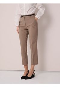 Sinsay - Spodnie chino z paskiem - beżowy. Kolor: beżowy #1