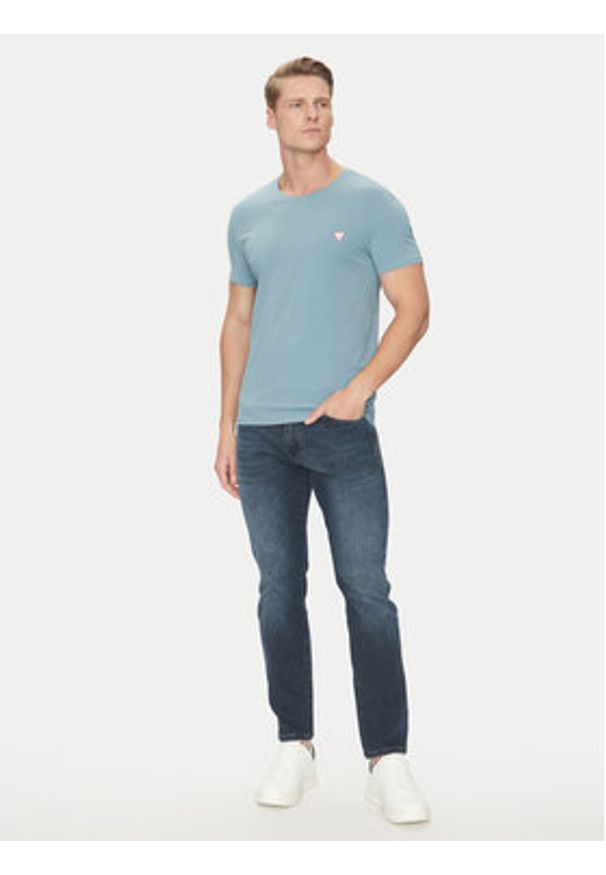 Guess T-Shirt M2YI24 J1314 Niebieski Slim Fit. Kolor: niebieski. Materiał: bawełna