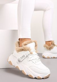 Renee - Białe Sznurowane Sneakersy Chunky z Futerkiem i Grubą Podeszwą Nimfore. Kolor: biały. Materiał: futro #1