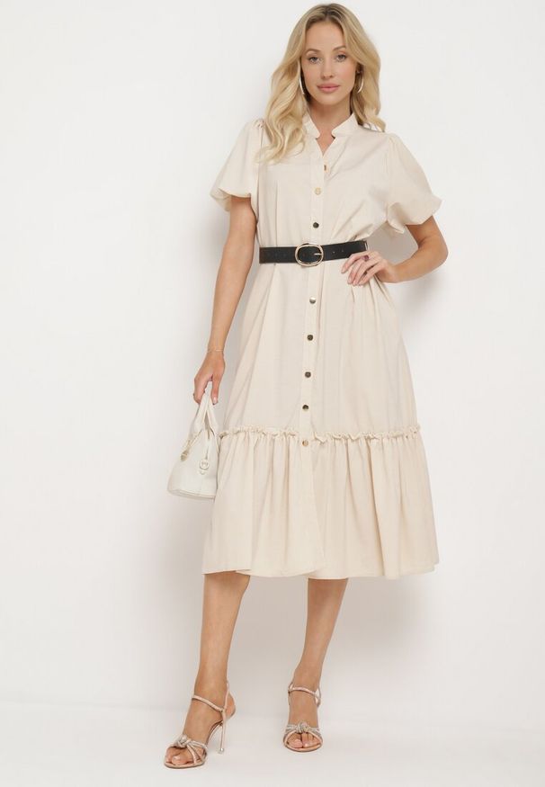 Born2be - Beżowa Koszulowa Sukienka z Krótkim Rękawem Zapinana na Guziki z Paskiem z Ekoskóry Xantantia. Typ kołnierza: dekolt w kształcie V. Kolor: beżowy. Długość rękawa: krótki rękaw. Wzór: aplikacja. Typ sukienki: koszulowe