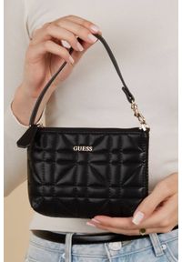 Guess - GUESS Mała czarna pikowana torebka Latona Mini Tote. Kolor: czarny. Materiał: pikowane. Styl: klasyczny